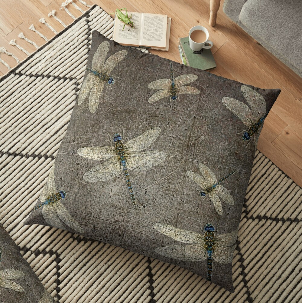  Dragonfly on Distressed Gray Background back on rug